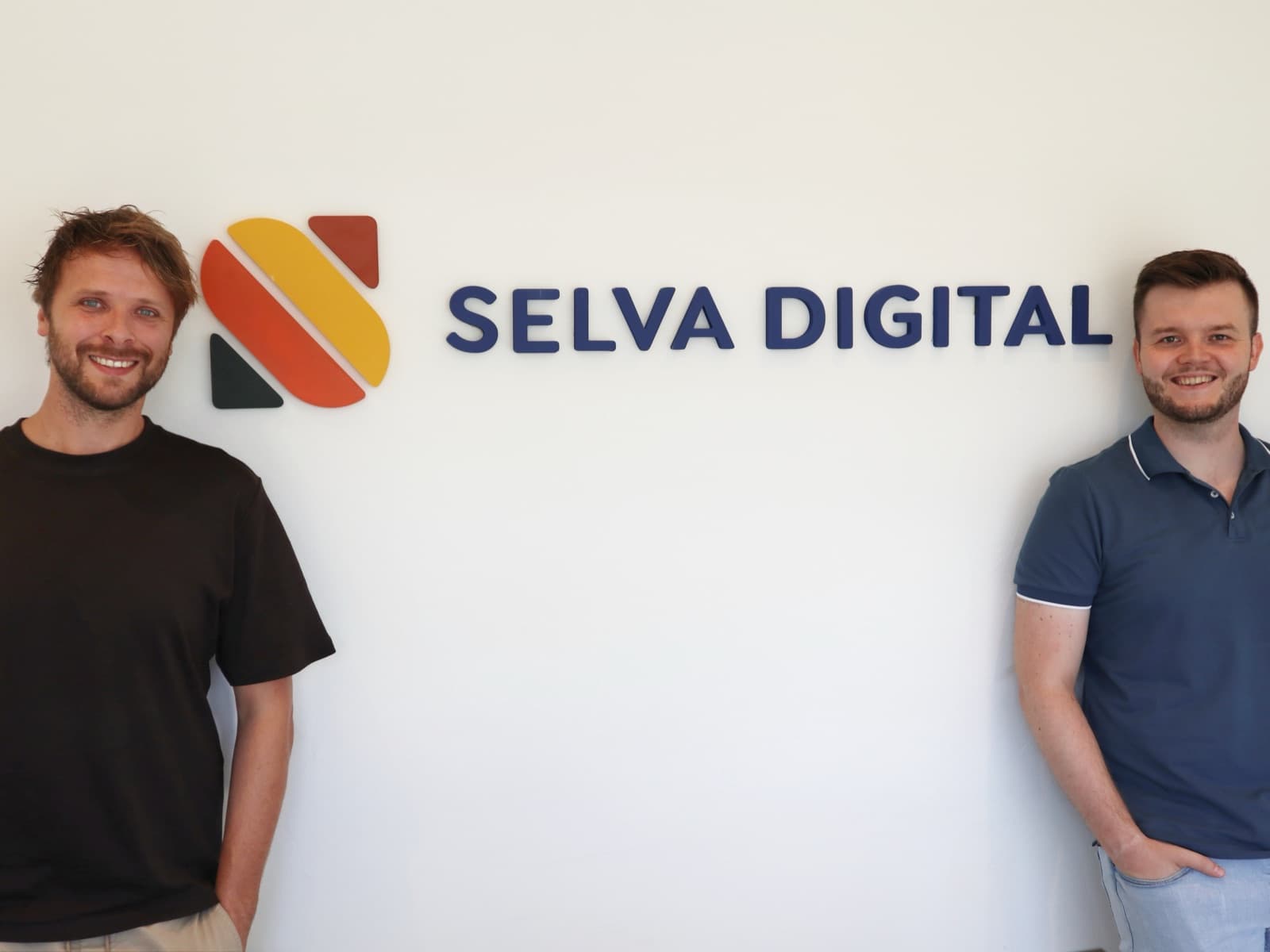 Vincent and Noah in the office under the Selva Digital logo